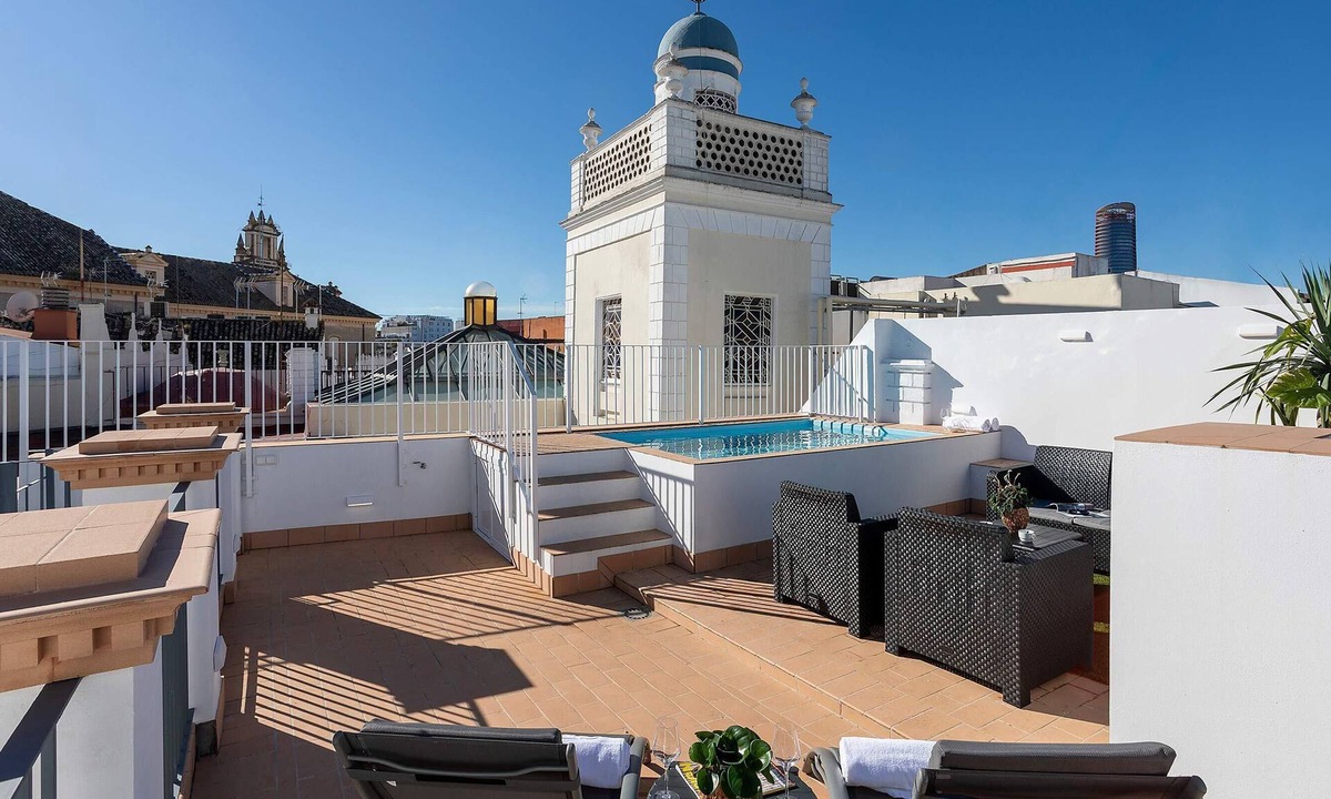 San Vicente Apartment | Stunning apt with private pool in Seville. Mendoza Rios III