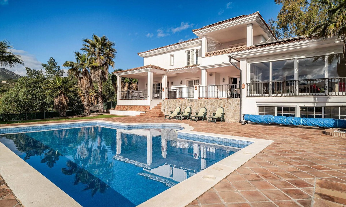 Monda House | Stunning home in Monda