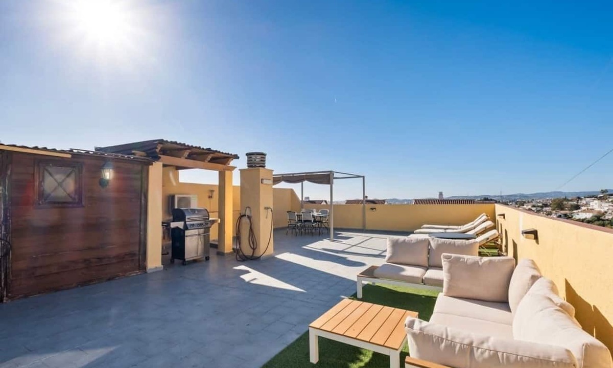 Torreblanca Apartment | Stunning Rooftop Terrace Apartment in Torreblanca