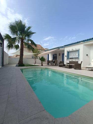 Aguadulce Villa | Stunning Villa in Aguadulce, Almería Private Pool 400 sqm area 800m Beach