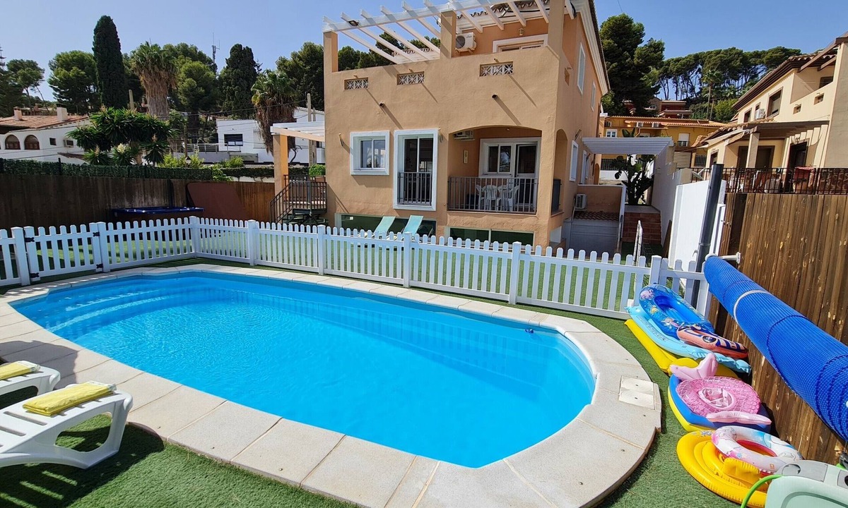 Torremolinos Villa | Stunning Villa Paraíso with Pool, Hot Tub, Wi-Fi & Air Conditioning