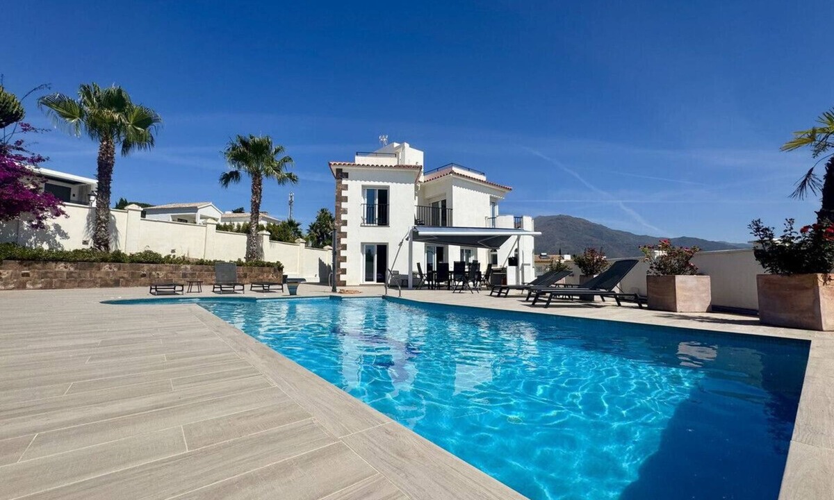 Estepona Villa | Stylish Estepona villa with panoramic views and private pool