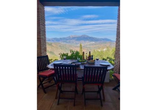 Guaro Apartment | Sunny hillside casita in Guaro