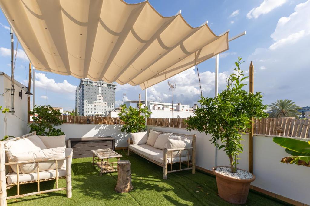 San Bernardo Apartment | Tentudia Apartments with Private Roof-Top or Patio and Free underground Parking via Car Lift -small Medium- Car By OCityzen