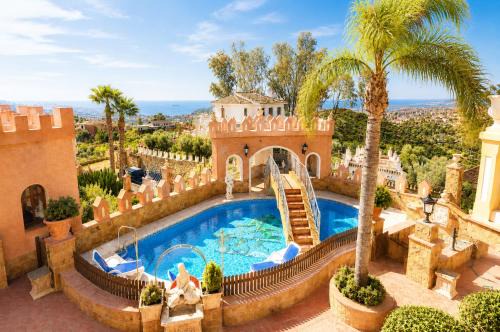Ciudad Jardin Villa | The Castle on the Hill!
