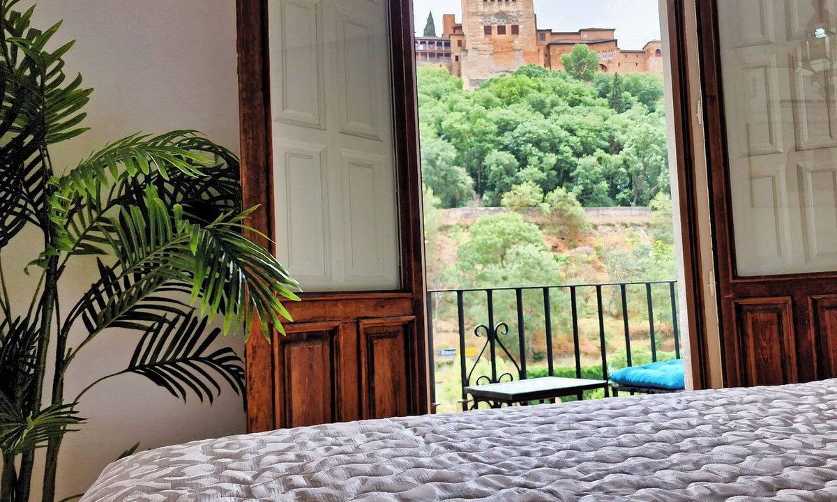 Sacromonte Apartment | The Nasrid Palace from your bed!
