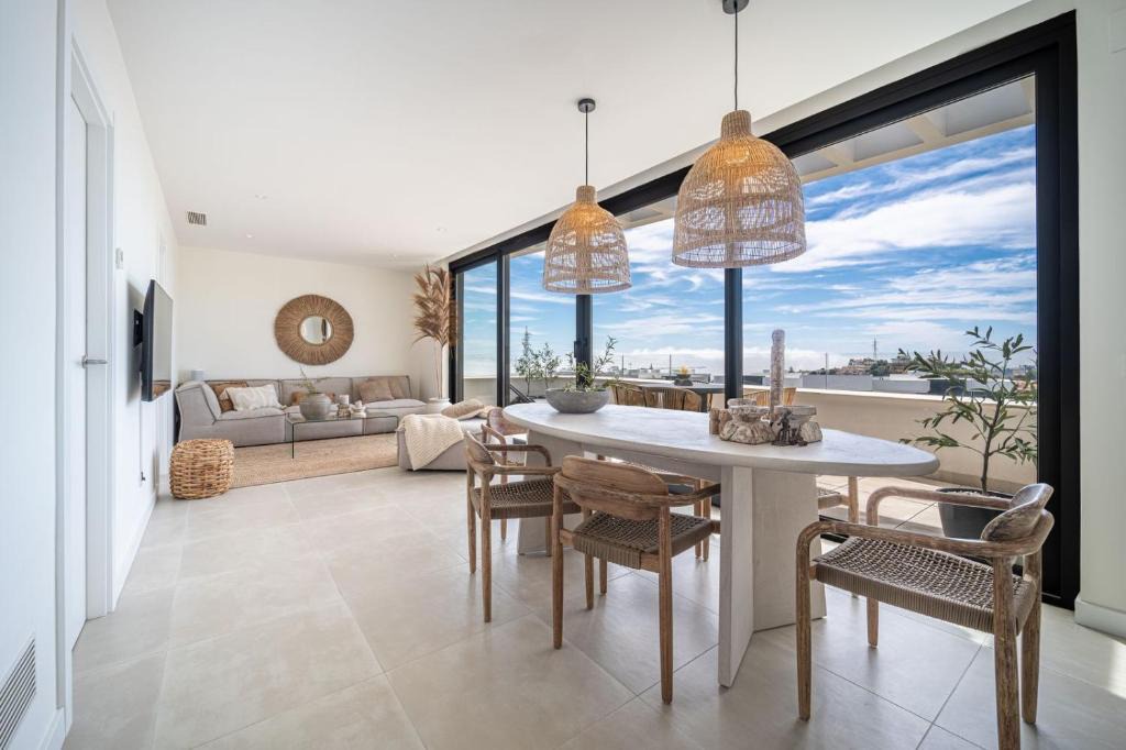 Fuengirola Apartment | The Panorama Penthouse - Penthouse with Pool and Sea Views, Higueron West, Fuengirola