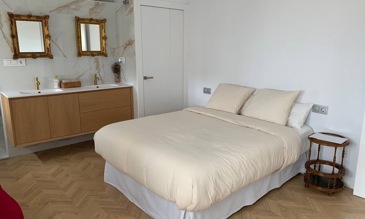 Old Town Baeza Condo | "THE WALLS"