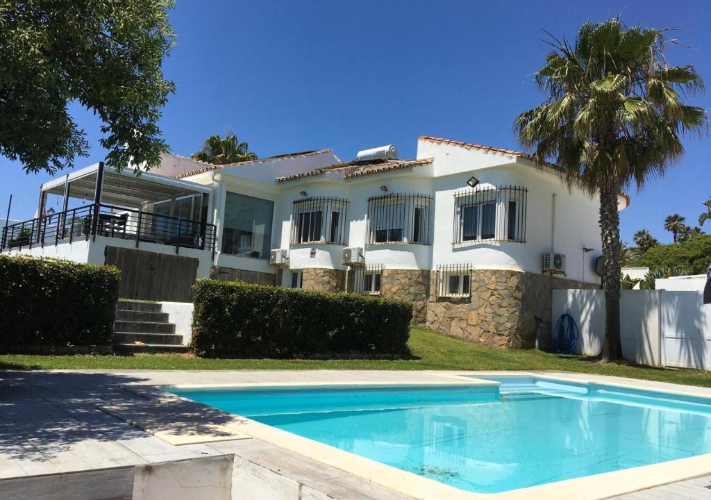 San Roque Villa | Torreguadiaro Villa - 2 mins walk from the bars and restaurants