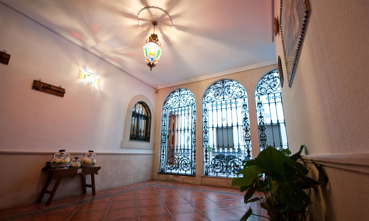 San Andres-San Pablo House | Tourist House Plaza de la Magdalena. Historic helmet. Independent house. Playground