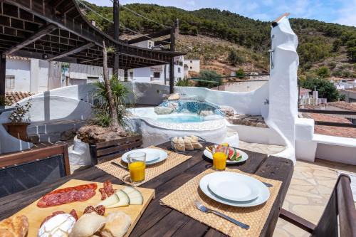 Alcaucin House | Town house with roof terrace and plunge pool