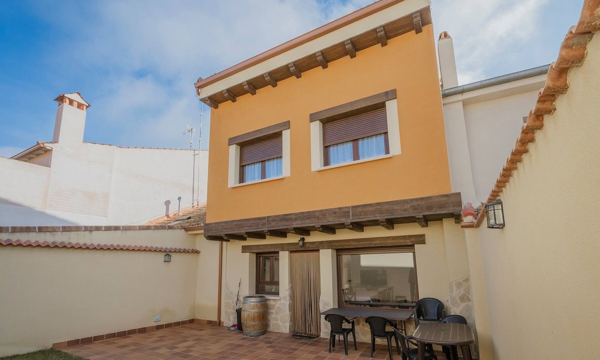 Nieva House | Tradition Rural El Tío Ricardo Country House – Private Pool & Garden in Segovia