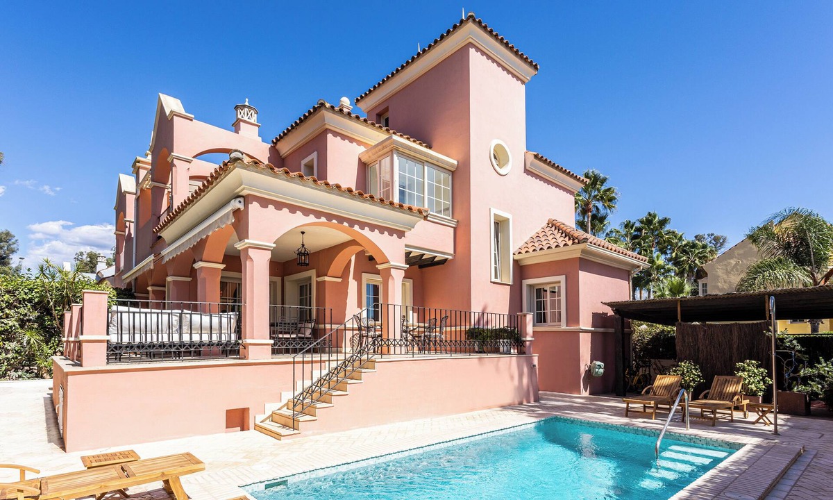 San Pedro de Alcantara Villa | Traditional Style Beachfront Villa in San Pedro