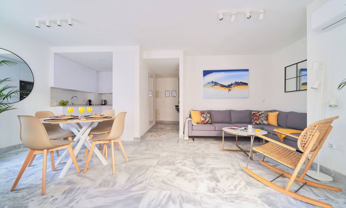 La Victoria Apartment | Tranquil Apartment in Central Málaga with Terrace, AC & Fast WiFi