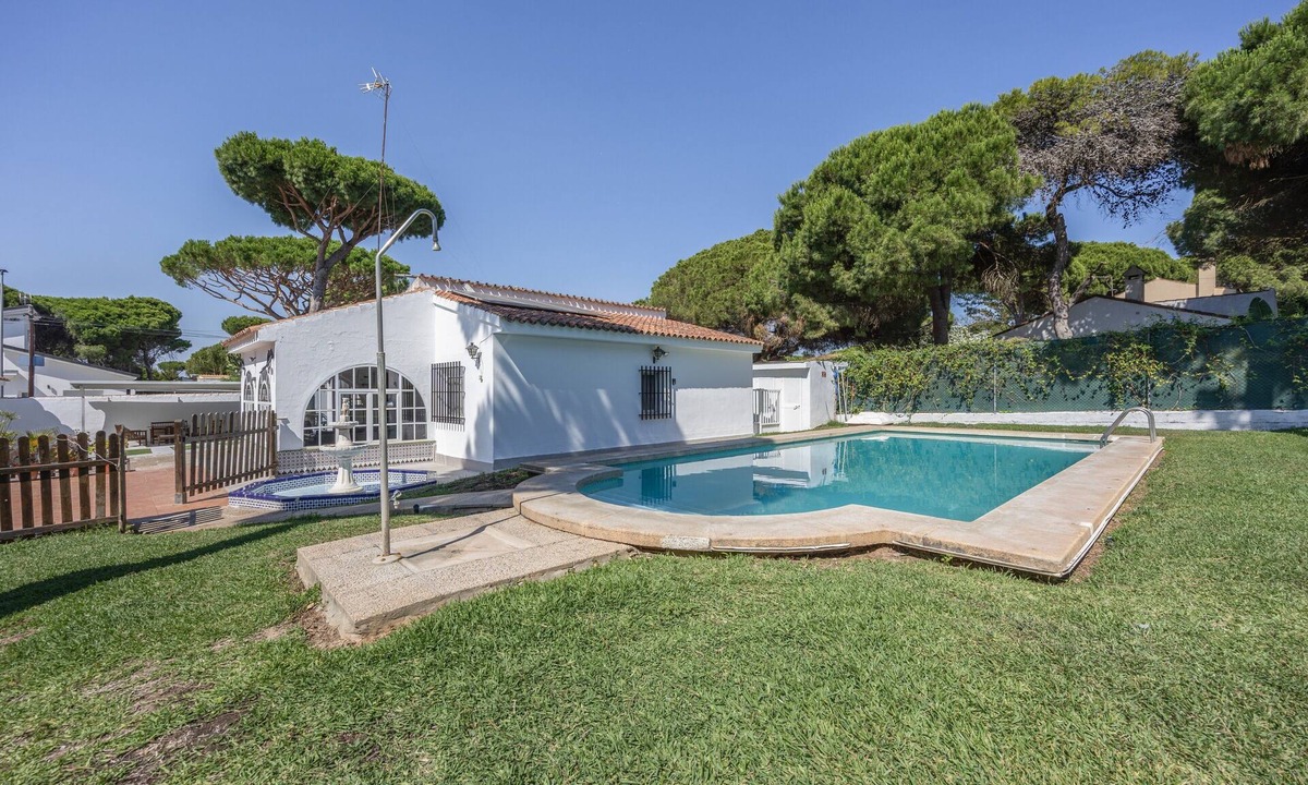 Los Gallos-Cerromolino Villa | Vacation Villa with Private Pool in Chiclana de la Frontera
