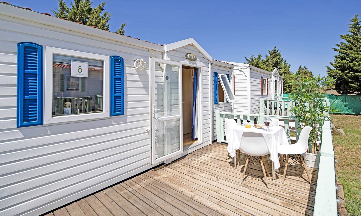Medina-Sidonia House | Vacation Home "Bungalow La Villoria Deluxe 7" with Shared Pool, Private Terrace & Wi-Fi