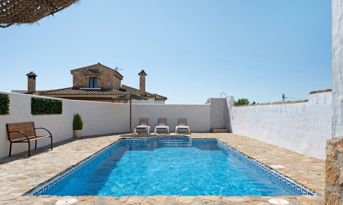 Conil de la Frontera House | Vacation Home "Casa Luype 1" with 2 Private Terraces, Shared Pool & Wi-Fi