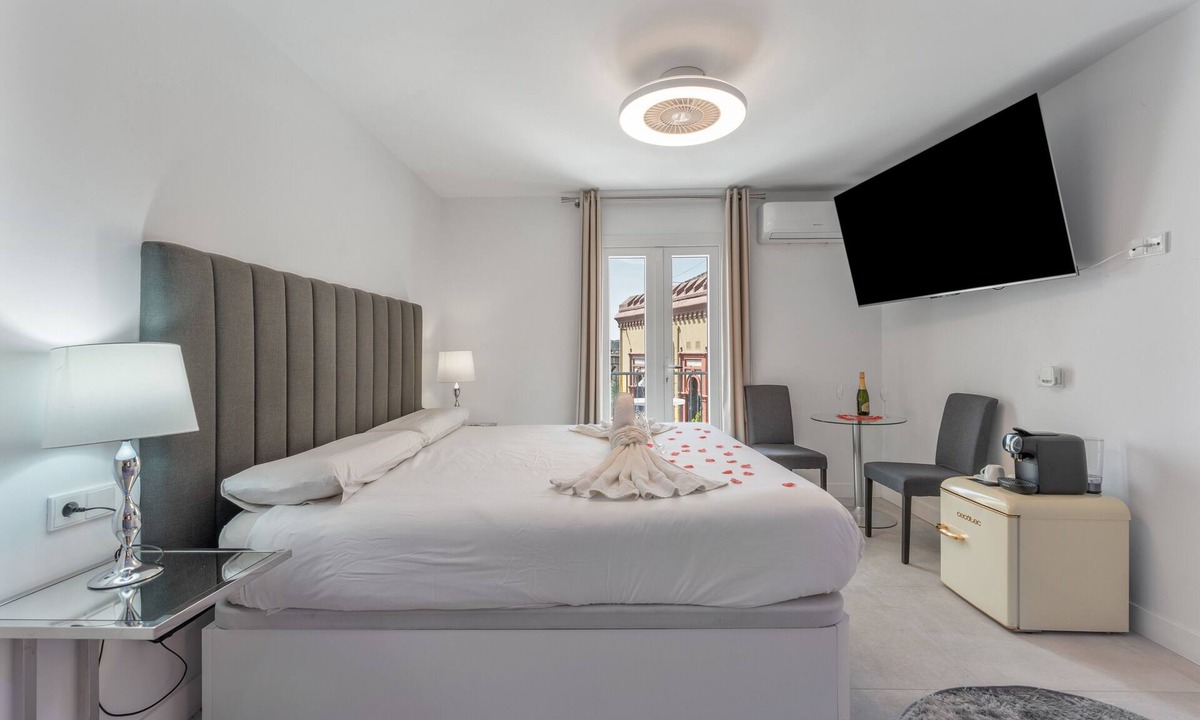 Carratraca Bed & Breakfast | Valeria Room: Double Whirlpool Bath, Mountain Views