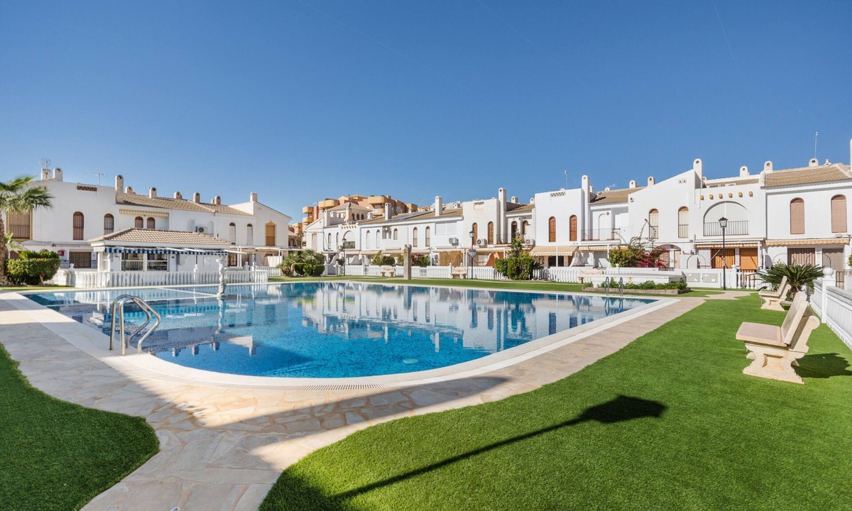 Puerto de Mazarron Apartment | Villa '53 Luz Bahia' with Shared Pool, Garden and Wi-Fi