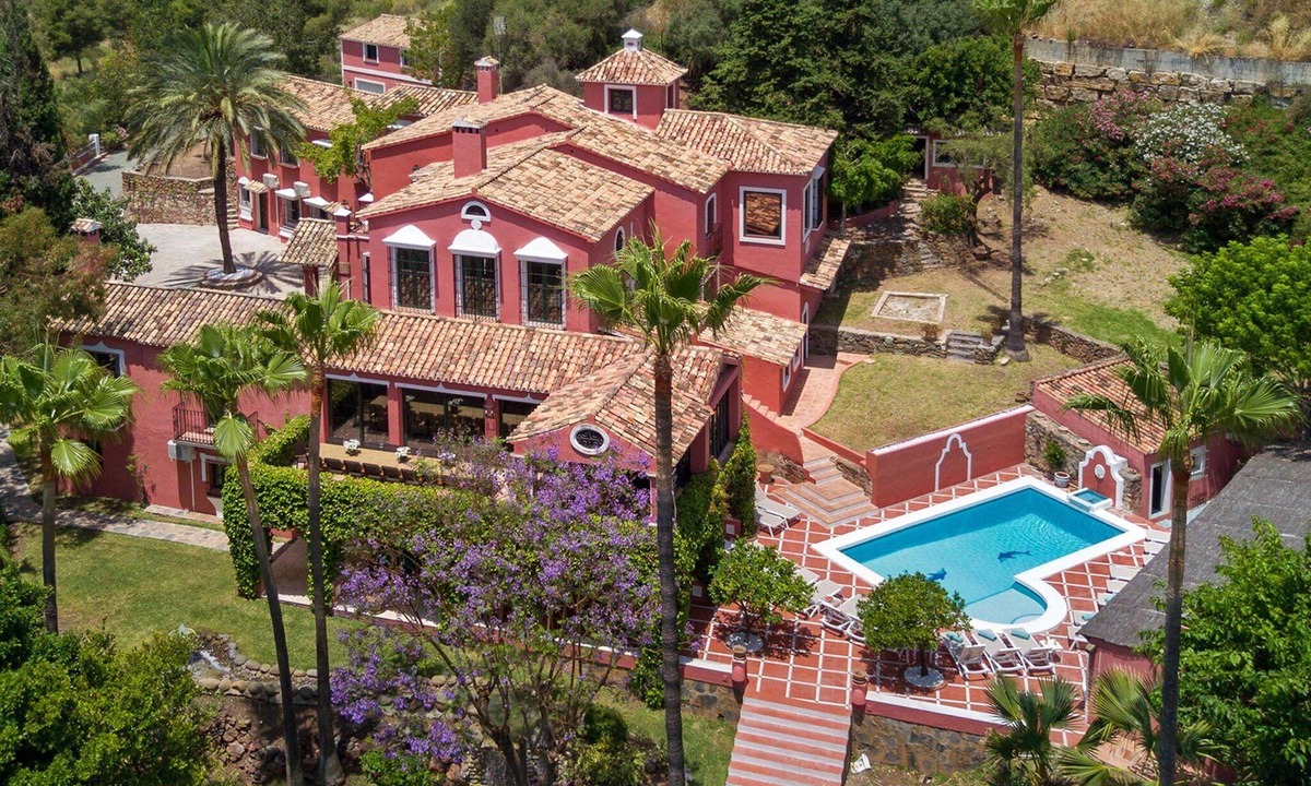 Benahavis Villa | Villa Altavera | Nueva Andalucía | 12 Bedrooms | Private Pool | Paddle Court