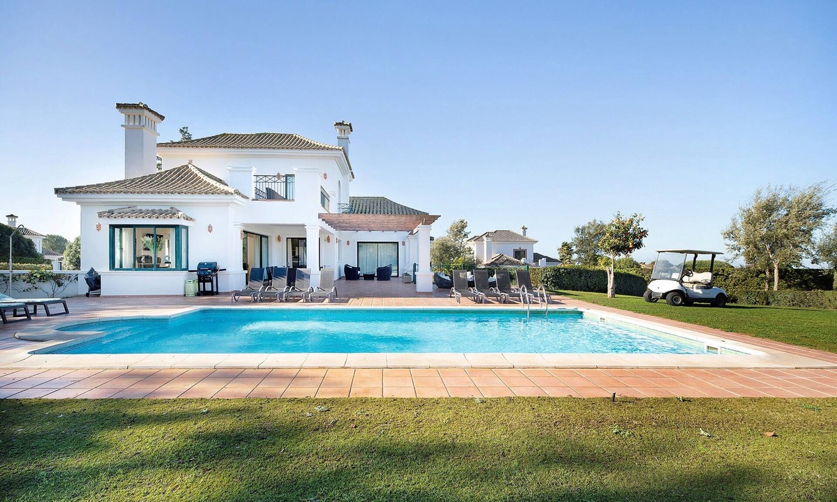 Arcos de la Frontera Villa | Villa "Arcos golf Jacaranda" con vistas a la montaña, piscina y Wi-Fi, 5 dormitorios