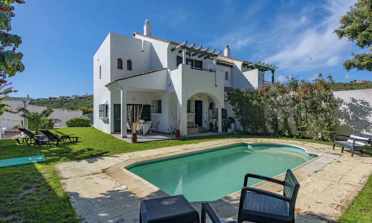 Puerto de la Duquesa Villa | Villa 'Bali' with Mountain View, Private Pool and Wi-Fi
