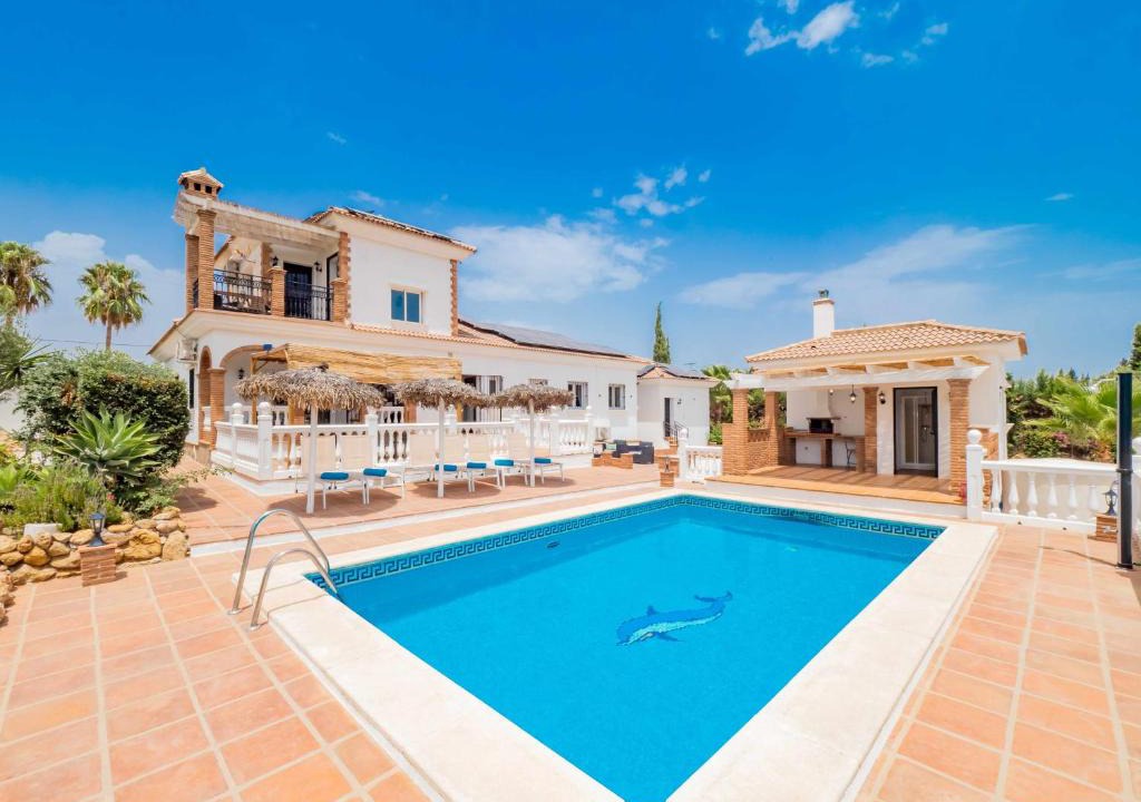 Alhaurin de la Torre Villa | Villa Blanca Málaga - Private Villa - Heated Pool