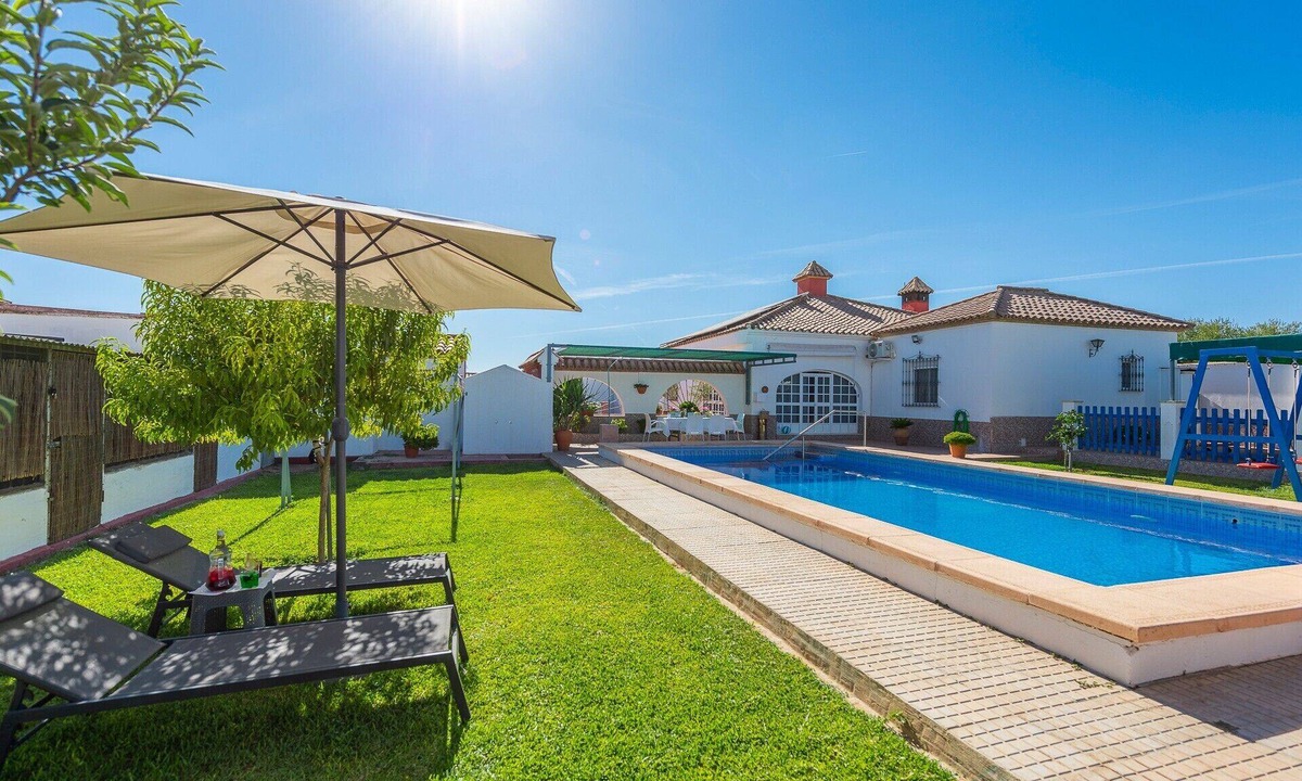 Marchena House | Villa "Casa Rural Entre Olivos" with Pool & Wi-Fi
