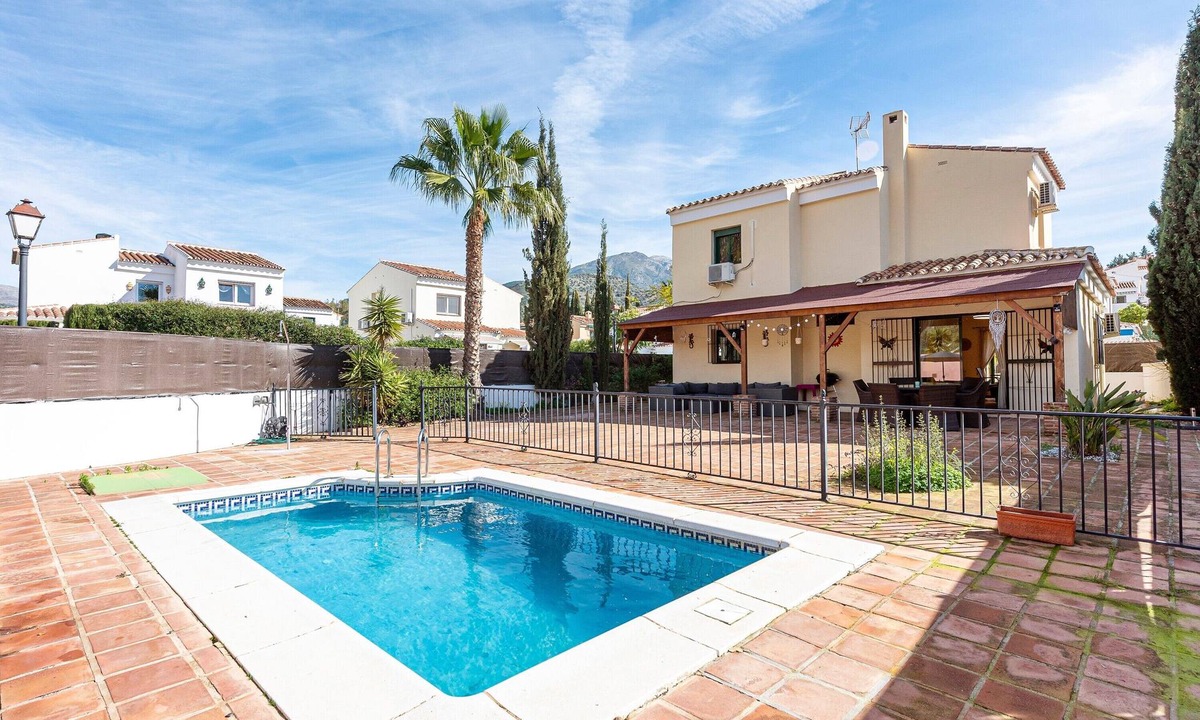 Alcaucin Villa | Villa 'Casa Perez' with Mountain View, Private Pool and Wi-Fi