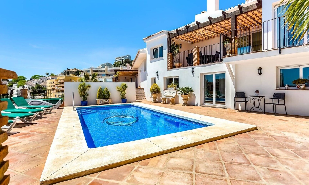 Torreblanca Villa | Villa 'Chispita For Groups' with Mountain View, Wi-Fi and Air Conditioning