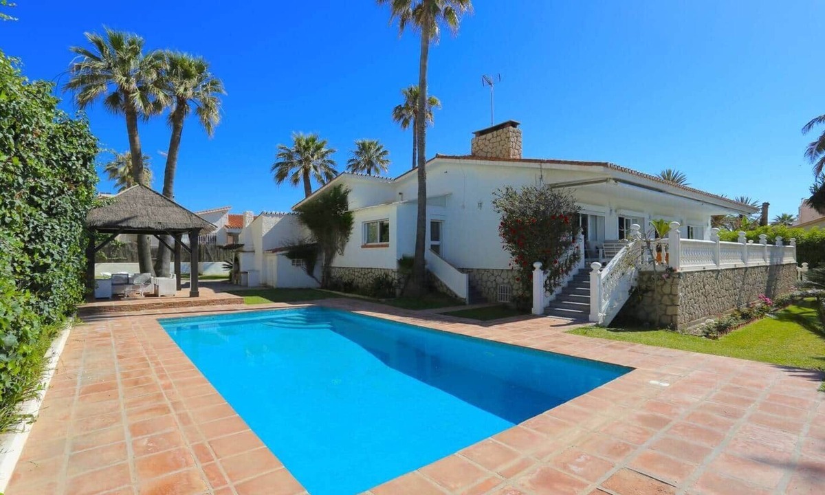 Torre de Benagalbon Ski Chalet | VILLA DEL MAR 'Boutique Beach-House' 11PAX