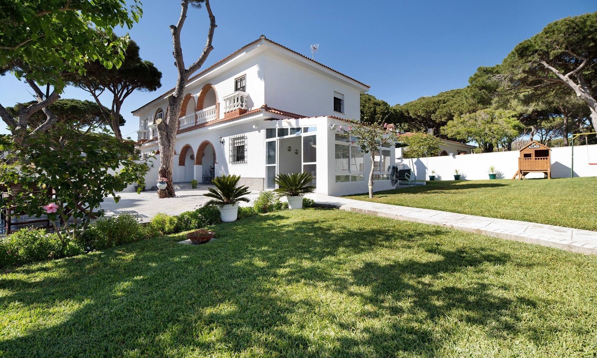 Chiclana de la Frontera Villa | Villa 'El Chozo' with Sea View, Private Pool and Wi-Fi