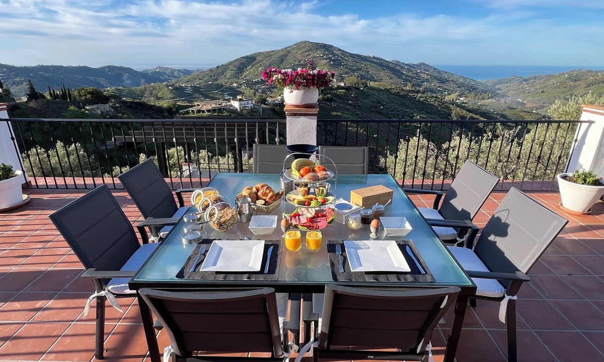 Competa Bed & Breakfast | Villa El Dorado B&B and Wellness