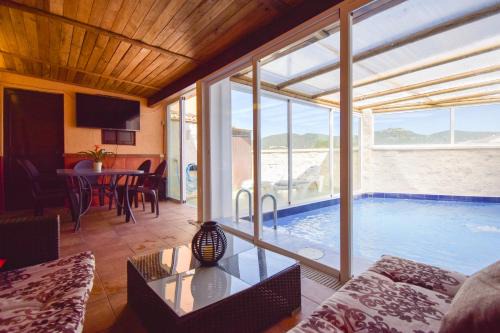 Arriate House | VILLA Elisabeth con Piscina y Terraza