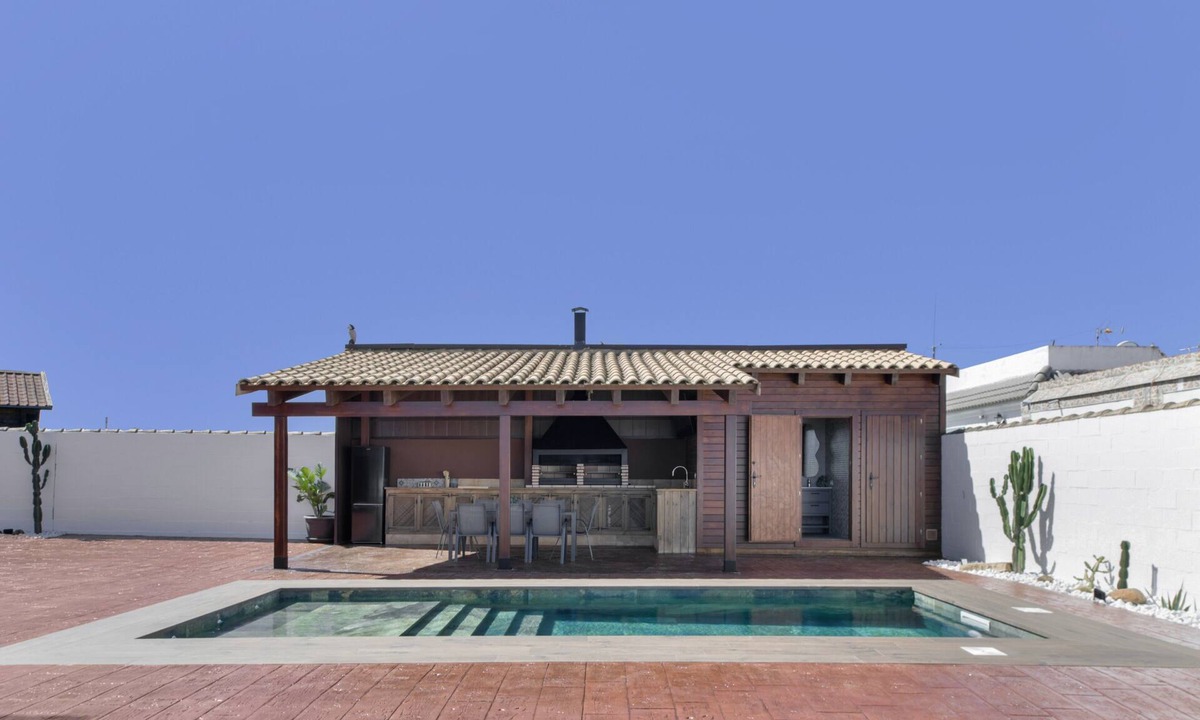 Campano Villa | Villa 'Fatema' with Private Pool, Wi-Fi, and Air Conditioning