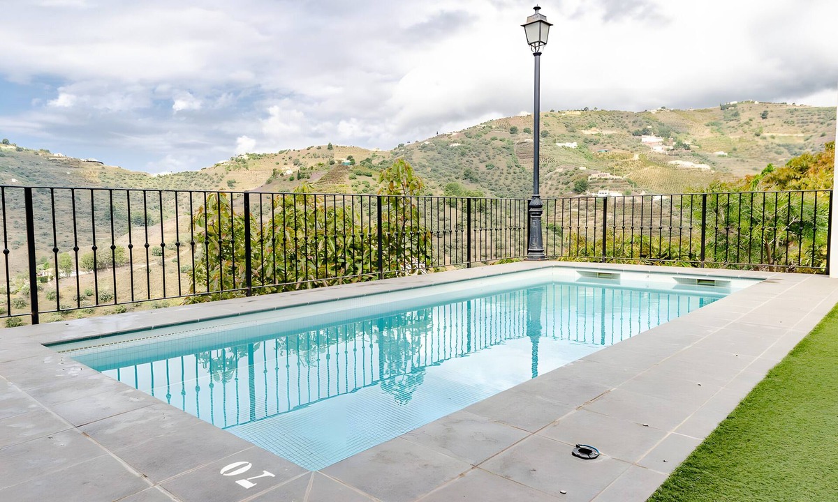 Torrox Villa | Villa 'Jema' with Sea Views, Private Pool and Air Conditioning