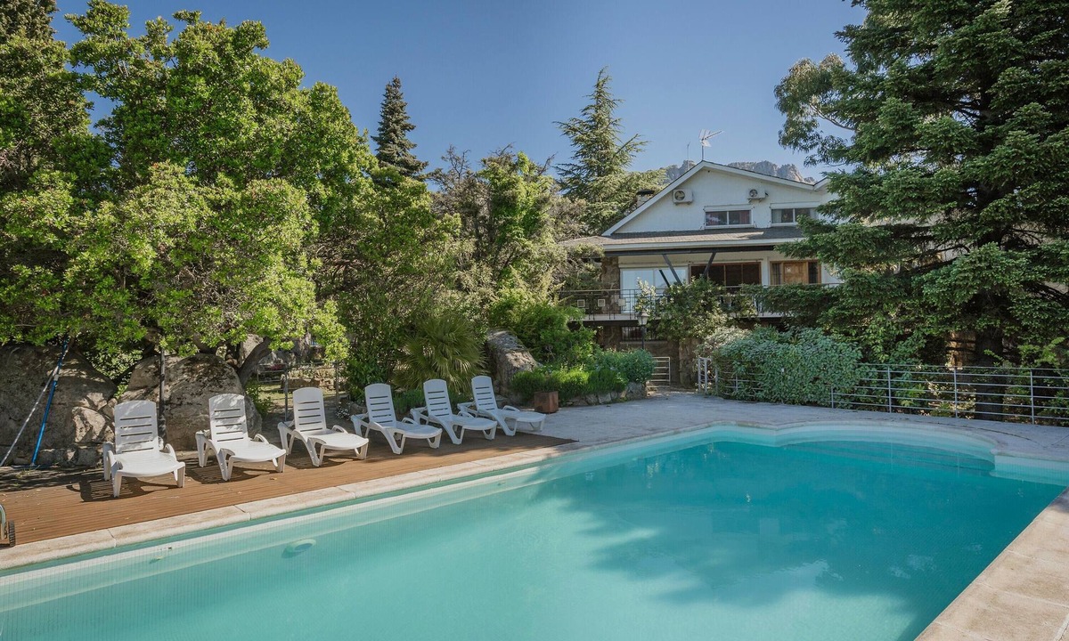 Valdemanco House | Villa Karina: Finca with Mountain Views, Private Pool and Wi-Fi