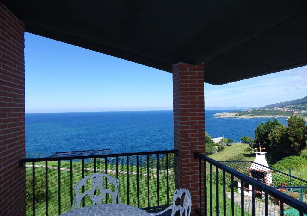Castro Urdiales Villa | Villa La Ballena de Sonabia