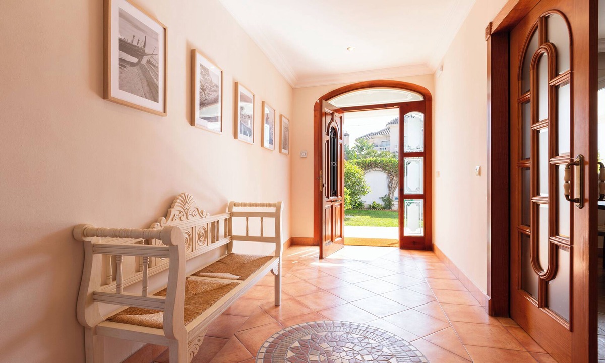 Torremolinos Ski Chalet | Villa : La Casita del Mar : Jacuzzi : Barbecue : Private garden : beach nearby