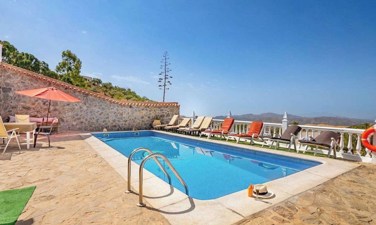 Antequera Villa | Villa La Higuera Antequera - La Higuera by Ruralidays