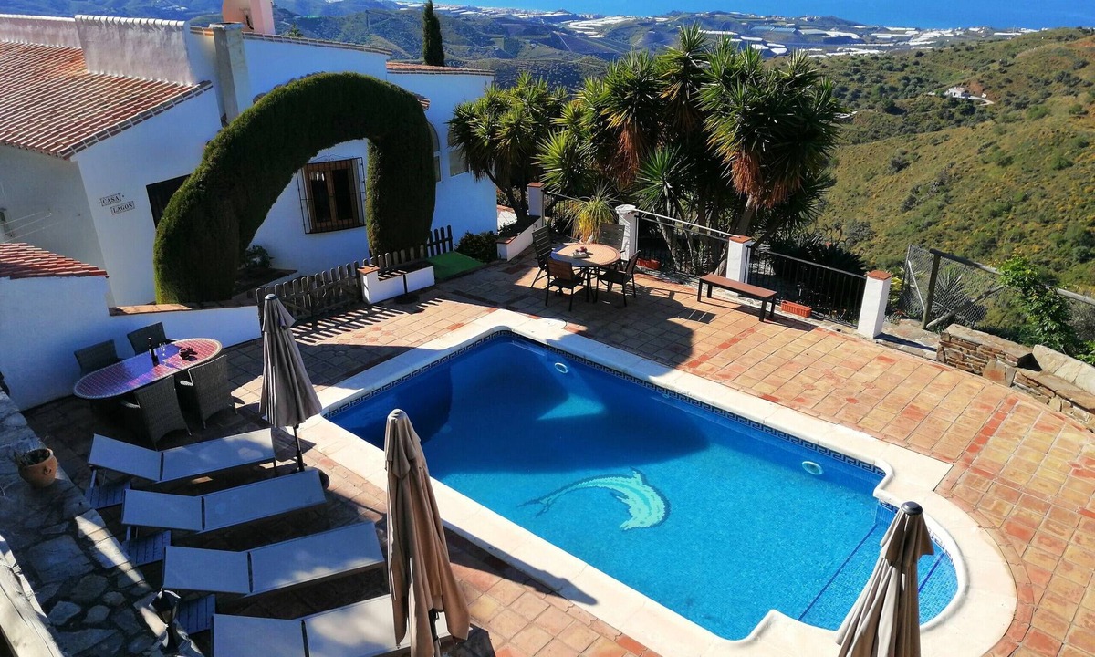 Sayalonga Villa | Villa 'La Montaña Del Oro' with Sea View, Wi-Fi and Air Conditioning