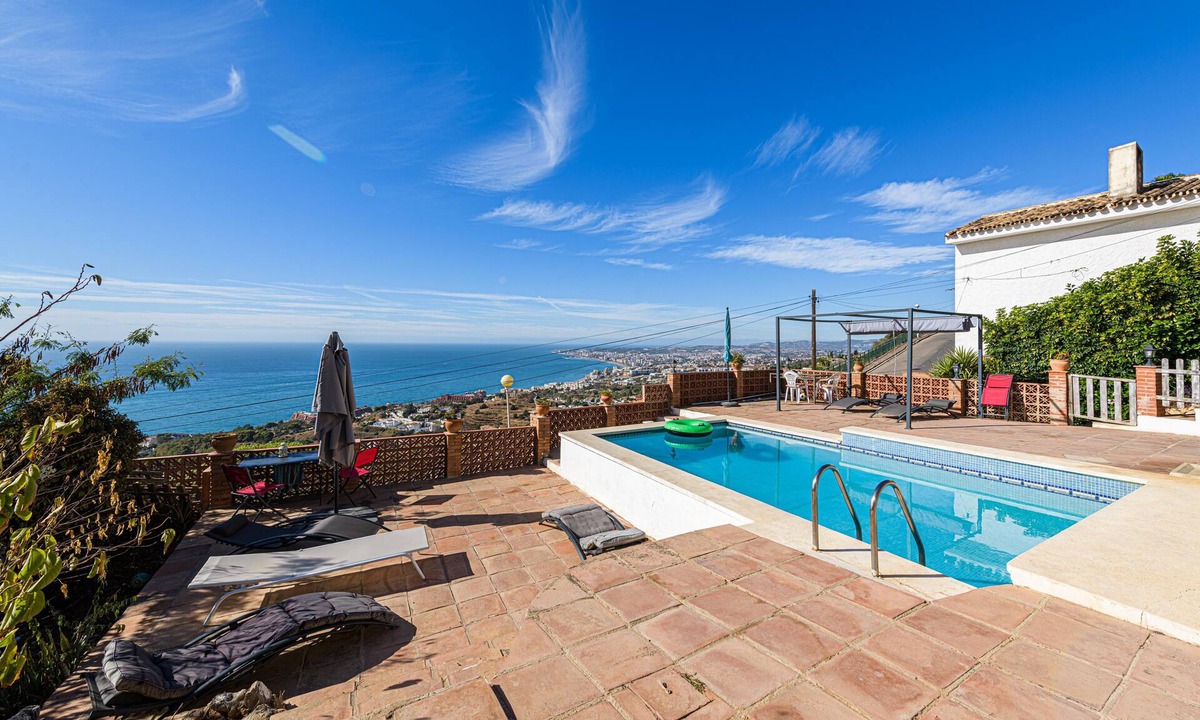Benalmadena Costa Villa | VILLA LA TUNA - Beautiful villa with private pool, sea views and free WiFi.