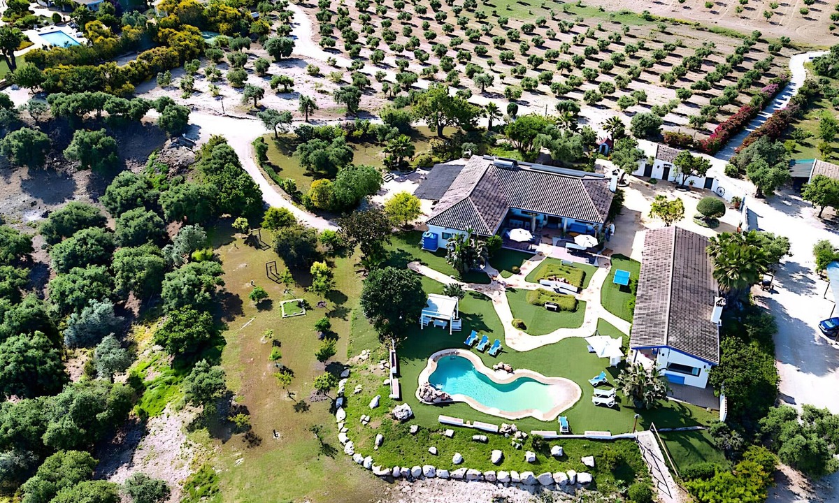 Arcos de la Frontera Villa | Villa 'La Viña' with Mountain Views, Wi-Fi, and Air Conditioning