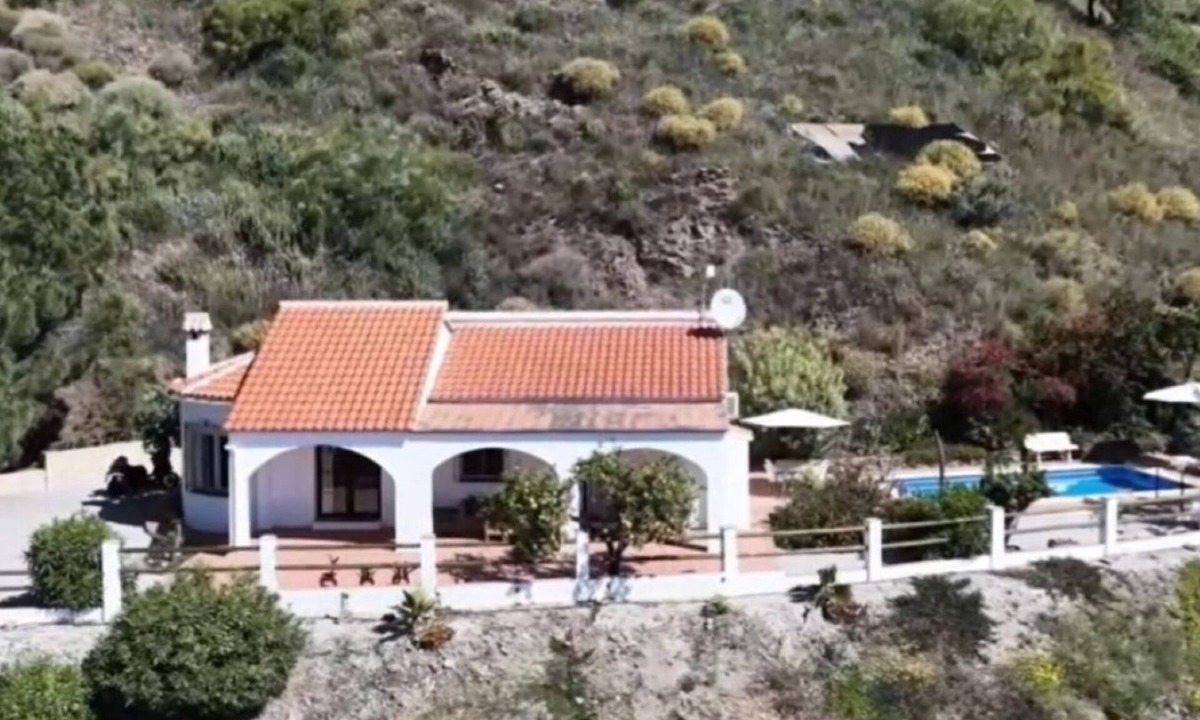 Sayalonga Villa | Villa Lantana - Private pool and sea views