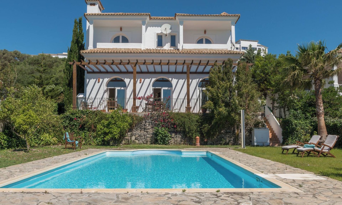 Benalup-Casas Vieja House | Villa Lino with Mountain Views, Pool, Garden and Wi-Fi