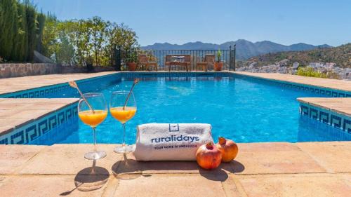 Guaro Villa | Villa Luz de Luna Guaro by Ruralidays