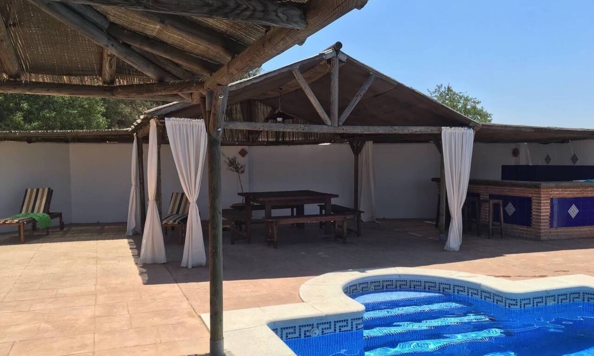 Iznajar Villa | Villa met Zwembad, Buitenkeuken, Ruim Terras, Uitzonderlijk Zicht op de Vallei