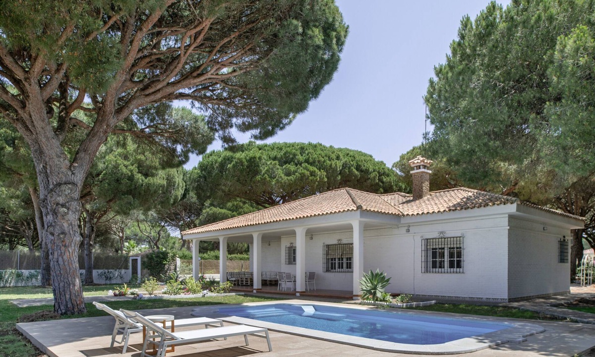 Conil de la Frontera Villa | Villa 'Mi Rincón Favorito' with Private Pool, Wi-Fi and Air Conditioning