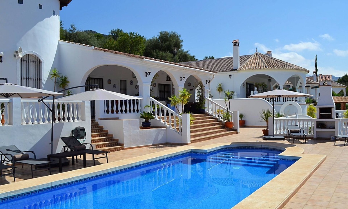 Periana House | Villa mit Blick auf das Wasser by Interhome