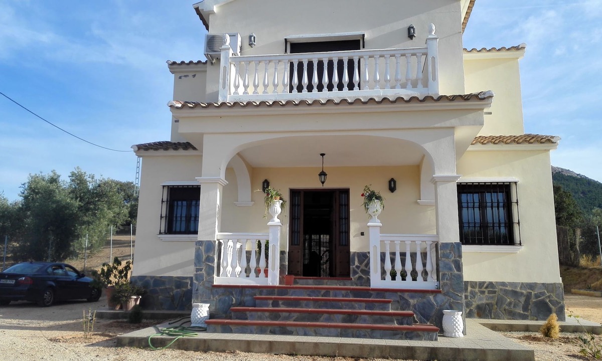 Villanueva del Trabuco House | Villa on top of the mount